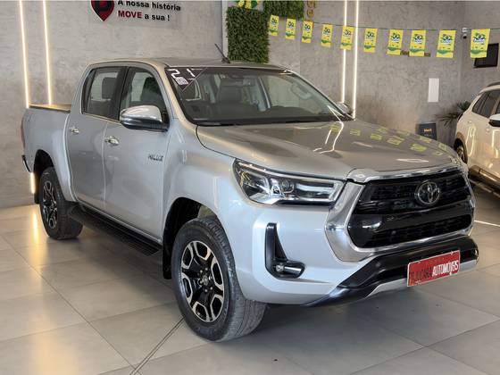 TOYOTA HILUX 2.8 D-4D TURBO DIESEL CD SRX 4X4 AUTOMÁTICO TOYOTA HILUX 2.8 D-4D TURBO DIESEL CD SRX 4X4 AUTOMÁTICO